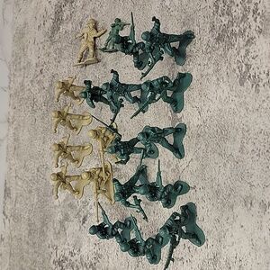Large lot of Army men